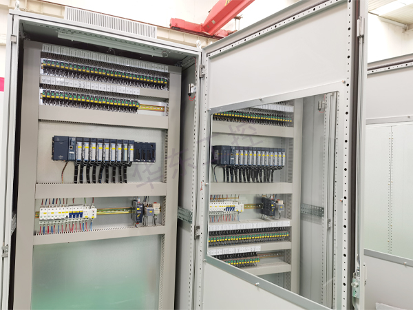 控制柜內部