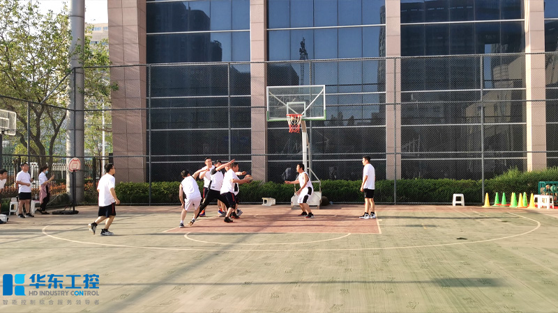 籃球聯(lián)誼賽現(xiàn)場(chǎng)