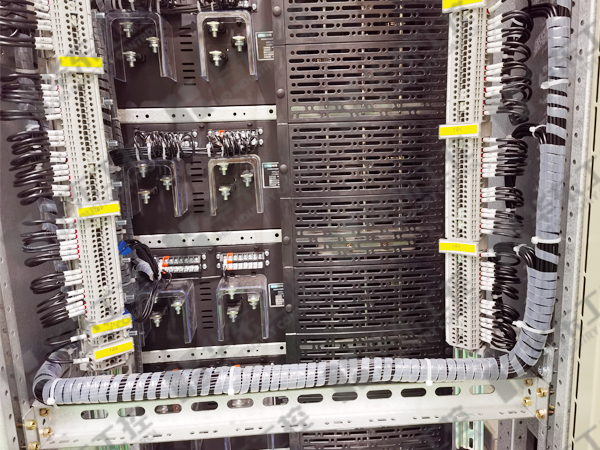 MNS低壓抽屜式開關柜細節(jié)